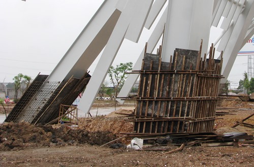 Quảng Ninh thông xe cổng chào gần 200 tỷ