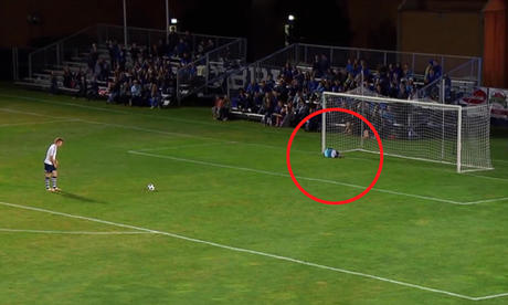 Cả nước Mỹ 'phát cuồng' chàng thủ môn 5 lần cản phá penalty bằng mặt