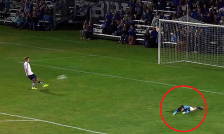 Cả nước Mỹ 'phát cuồng' chàng thủ môn 5 lần cản phá penalty bằng mặt