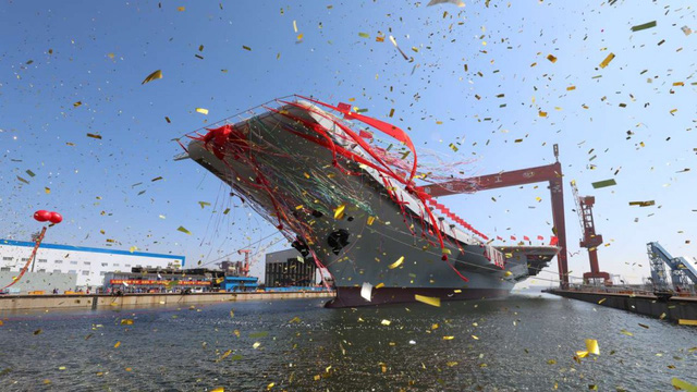 Trung Quốc hạ thủy tàu sân bay nội địa đầu tiên