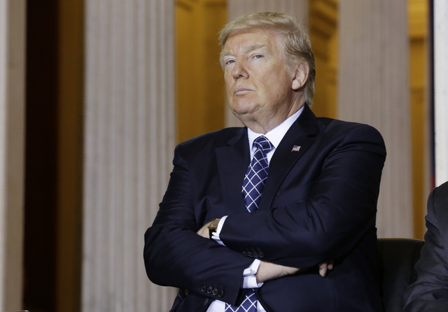 Tỷ lệ ủng hộ ông Trump thấp kỷ lục sau 100 ngày nhậm chức