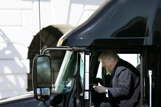 Dấu ấn 100 ngày đầu tại nhiệm của Tổng thống Donald Trump (1)