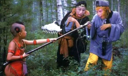 Cái gì đi nhai, đứng ngậm, ngồi cười?