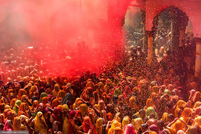 Lễ hội cho phép phụ nữ đánh đàn ông ở Ấn Độ