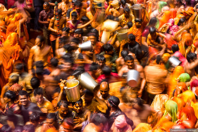 Lễ hội cho phép phụ nữ đánh đàn ông ở Ấn Độ