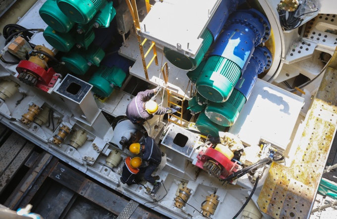 Hai tháng lắp robot 300 tấn đào hầm tuyến metro ở TP HCM