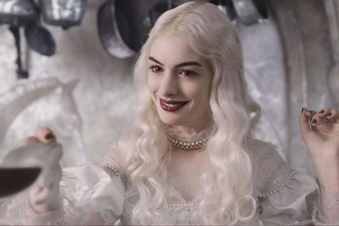 Nhan sắc Anne Hathaway trên màn ảnh qua 16 năm