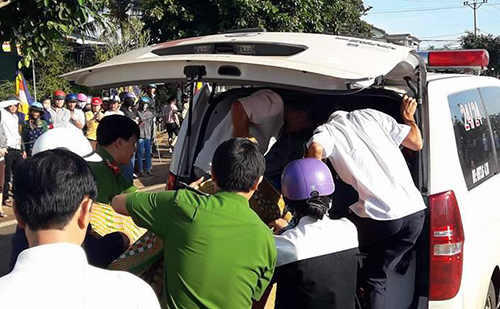 Ôtô giường nằm đấu đầu xe tải, 11 người tử vong