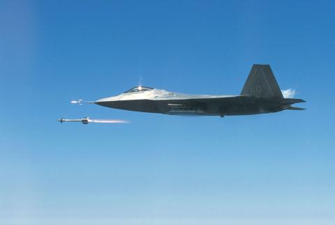 Cách hệ thống Talon HATE đấu nối sức mạnh F-22, F15