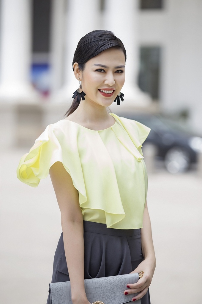 Hoa hậu Thu Thủy khoe nhan sắc ở tuổi 41