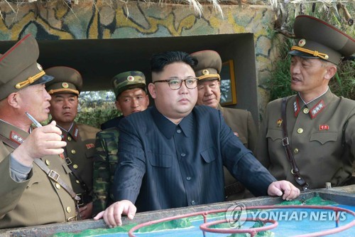 Ông Kim Jong-un dọa tấn công Hàn Quốc khi thăm hai đảo tiền tiêu