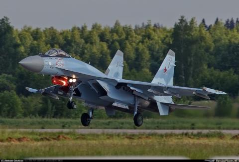 Kinh nghiệm phi công khó cứu F-35 thoát đòn Su-35
