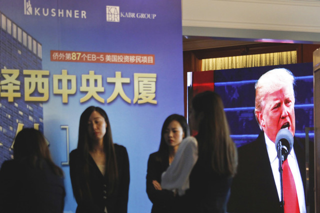 Công ty gia đình con rể ông Trump xin lỗi vì “rao bán” visa cho nhà giàu Trung Quốc