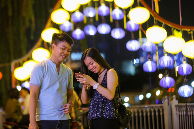 Hàng nghìn lồng đèn lung linh bên kênh Nhiêu Lộc
