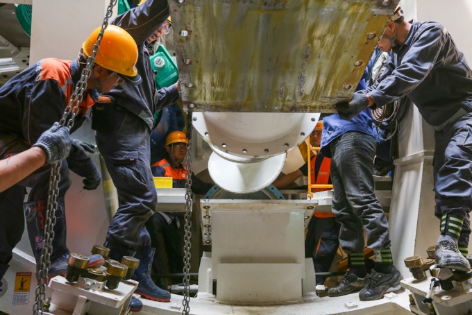 Hai tháng lắp robot 300 tấn đào hầm tuyến metro ở TP HCM