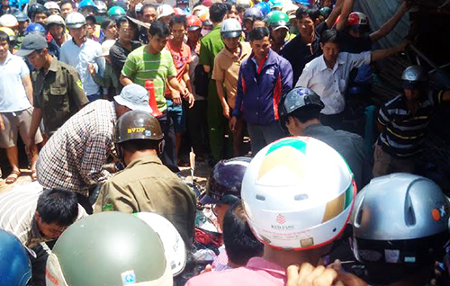 Xe tải chạy 105km/h, vượt trạm thu phí trước khi đấu đầu ôtô khách