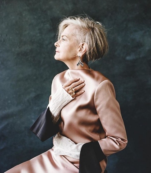 Giáo sư Mỹ 63 tuổi nổi tiếng nhờ phong cách thời trang