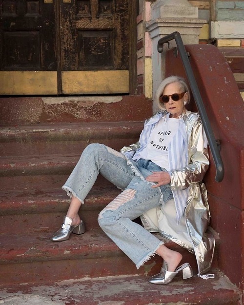 Giáo sư Mỹ 63 tuổi nổi tiếng nhờ phong cách thời trang