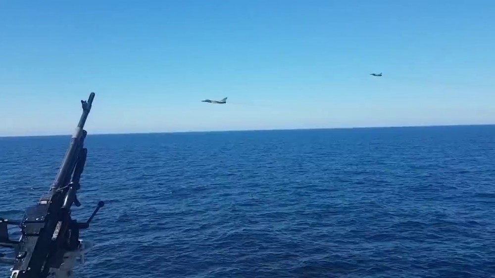 Thủy thủ Hà Lan không nghỉ việc khi Su-24M sượt qua đầu