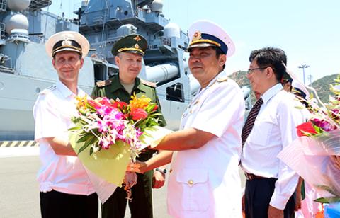 Tàu tuần dương tên lửa Nga rời Cam Ranh