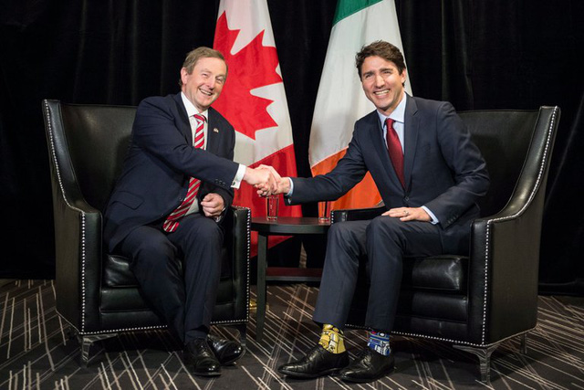 Thủ tướng Canada gây sốt vì đi tất “cọc cạch” khi tiếp lãnh đạo thế giới