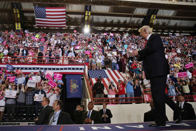 Tổng thống Trump mừng 100 ngày tại vị đầu tiên
