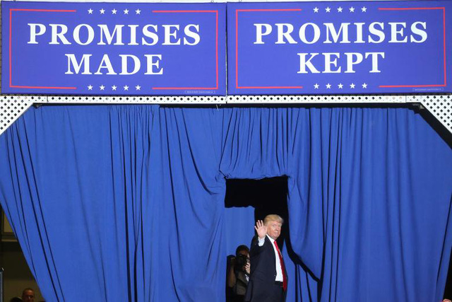 Tổng thống Trump mừng 100 ngày tại vị đầu tiên
