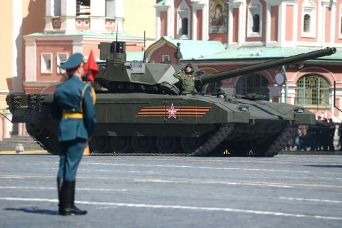 Xe tăng Mỹ đốt cháy Armata bằng vũ khí laser