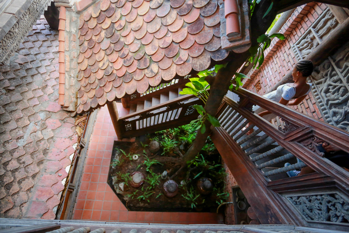 Khách Tây hóa danh y bốc thuốc giữa Sài Gòn