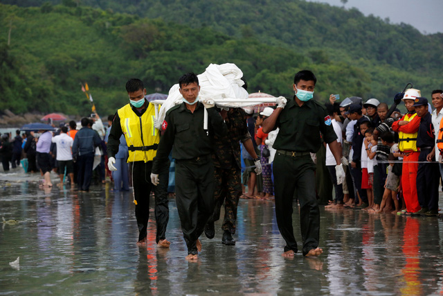 Myanmar tìm thấy 29 thi thể nạn nhân vụ máy bay rơi