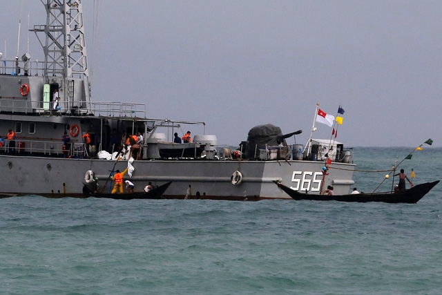 Myanmar tìm thấy 29 thi thể nạn nhân vụ máy bay rơi