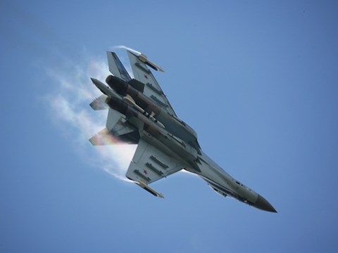 Phi công Nga luyện tập tiếp nhiên liệu trên không cho chiến đấu cơ Su-30SM
