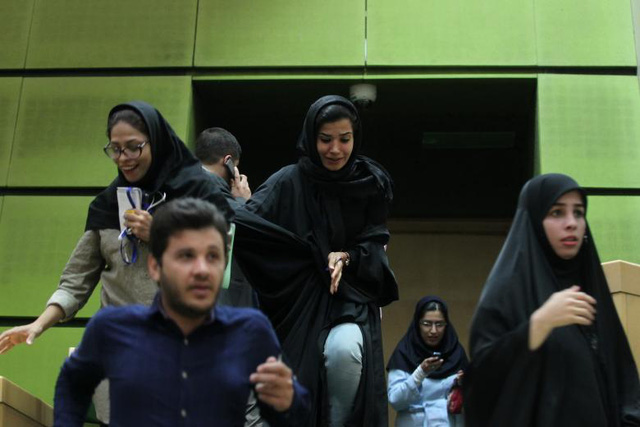 Hiện trường vụ tấn công táo tợn tại quốc hội Iran