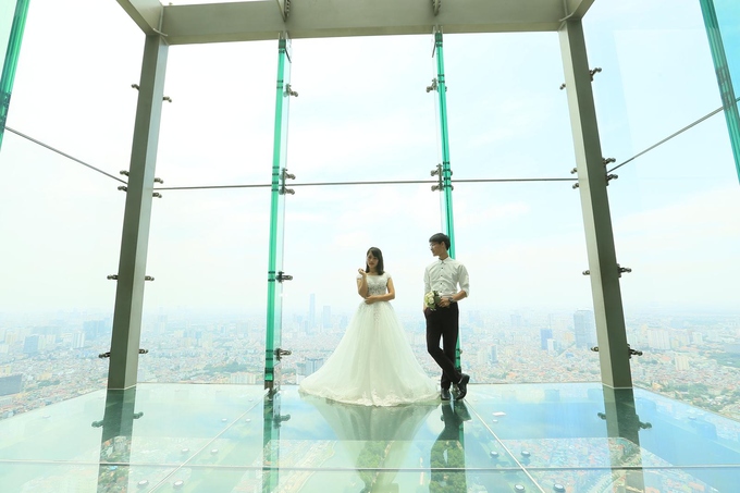 Gần 70 cặp đôi chụp ảnh cưới tập thể tại Hà Nội và Sài Gòn