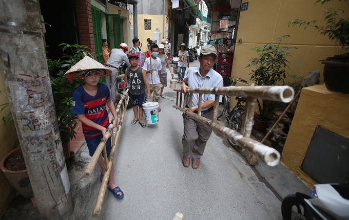Cựu binh Mỹ âm thầm làm đẹp ngõ phố Hà Nội