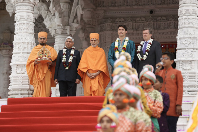 Thủ Tướng Canada mặc trang phục Ấn Độ gặp tín đồ đạo Hindu