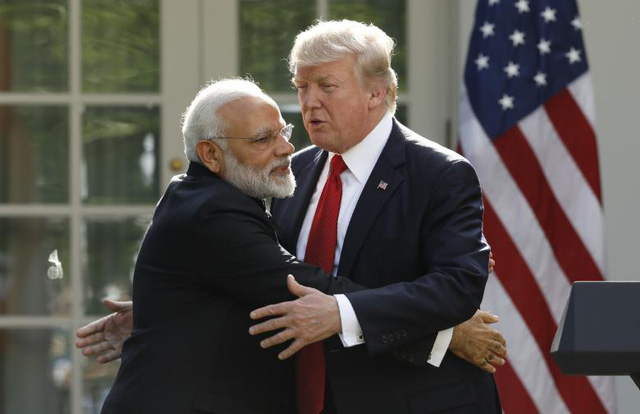 6 tháng đầu tiên đầy "sóng gió" của Tổng thống Trump tại Nhà Trắng
