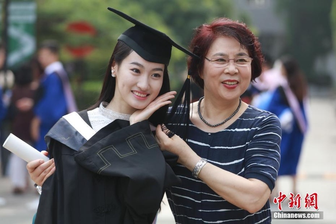 Lễ tốt nghiệp tại học viện nhiều mỹ nữ nhất Trung Quốc