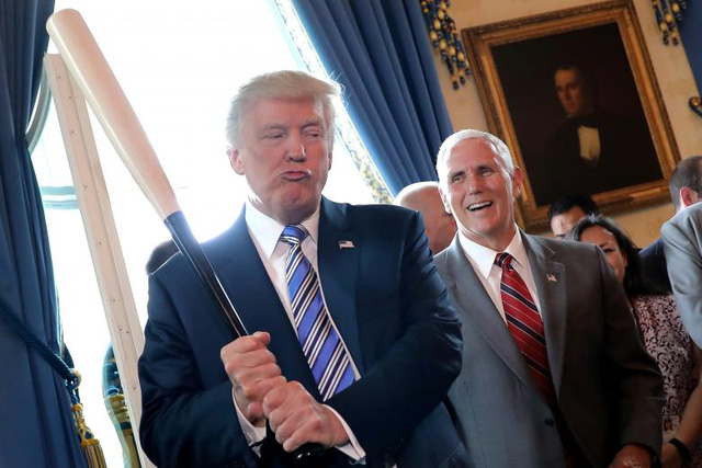 6 tháng đầu tiên đầy "sóng gió" của Tổng thống Trump tại Nhà Trắng