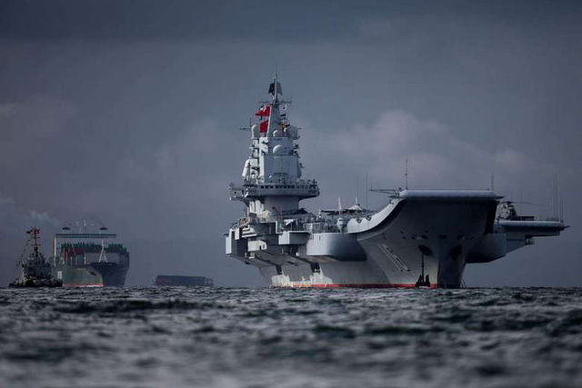 Tàu sân bay Liêu Ninh lần đầu tới Hong Kong