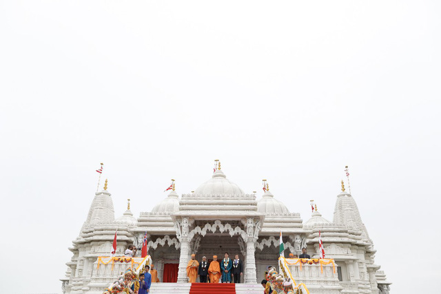 Thủ Tướng Canada mặc trang phục Ấn Độ gặp tín đồ đạo Hindu