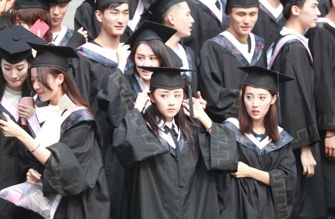 Lễ tốt nghiệp tại học viện nhiều mỹ nữ nhất Trung Quốc