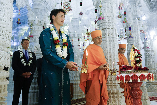 Thủ Tướng Canada mặc trang phục Ấn Độ gặp tín đồ đạo Hindu