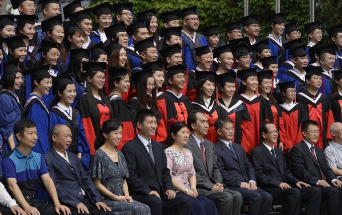Lễ tốt nghiệp tại học viện nhiều mỹ nữ nhất Trung Quốc