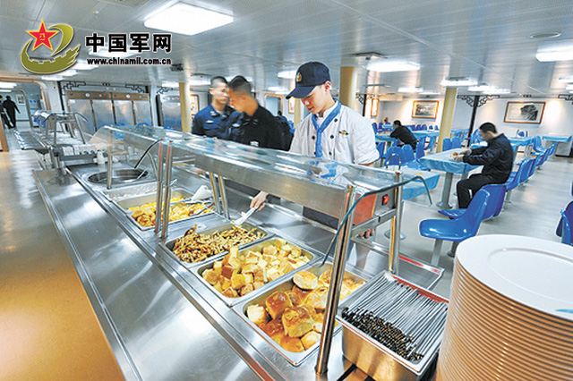 Tàu sân bay Liêu Ninh lần đầu tới Hong Kong