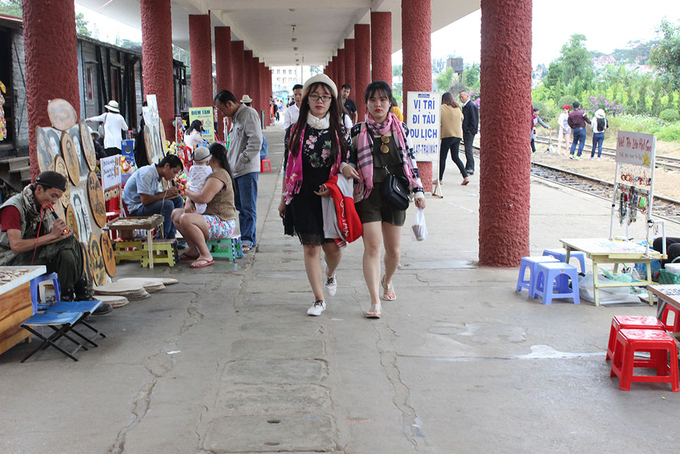 Những dịch vụ hút khách ở ga xe lửa cổ nhất Đông Dương