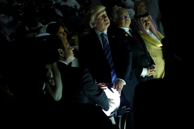 6 tháng đầu tiên đầy "sóng gió" của Tổng thống Trump tại Nhà Trắng