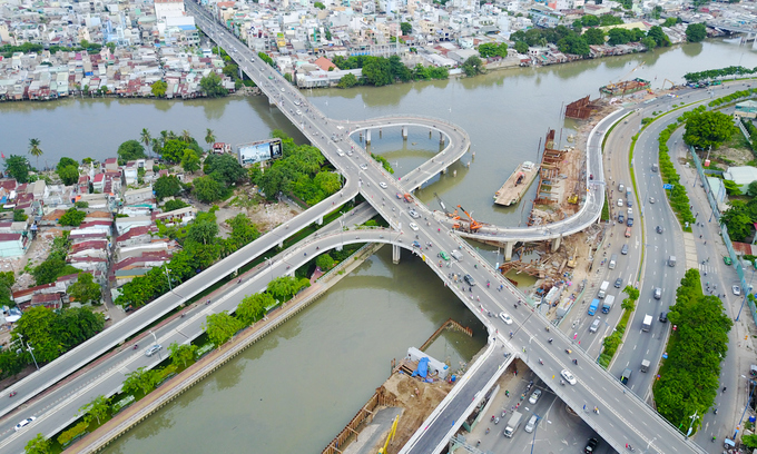 Những cây cầu uốn lượn giải tỏa ùn tắc ở TP HCM