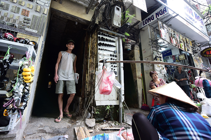 Cuộc sống trong căn nhà 2 mét vuông giữa phố cổ Hà Nội