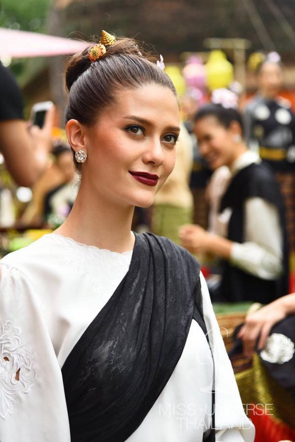 Vẻ đẹp lai của tân Hoa hậu Hoàn vũ Thái Lan